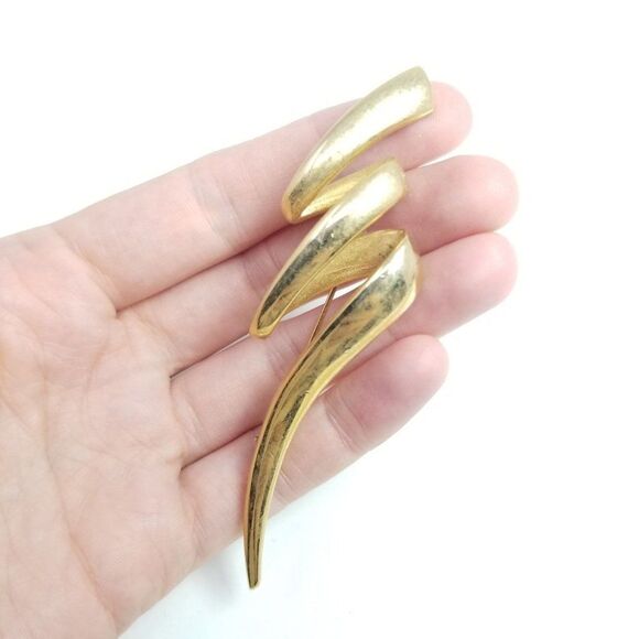 Vintage Gold Tone Zig Zag Brooch, Long Lapel Pin, Retro 80s Design - Picture 1 of 6